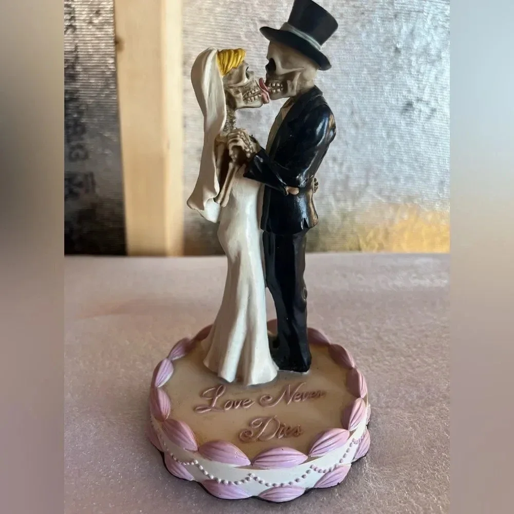 Wedding Skulls Collectible Figurine Statue Summit Collection cake topper